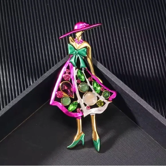 Exquisite Hollow Out Elegant Lady Crystal Enamel Pink Brooch. - Picture 2 of 5